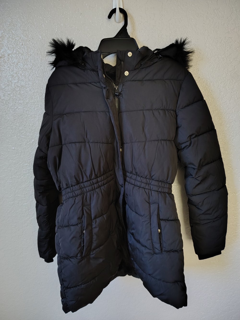 Girls' Black Hooded Puffer Jacket with Faux Fur Trim XL 14/16